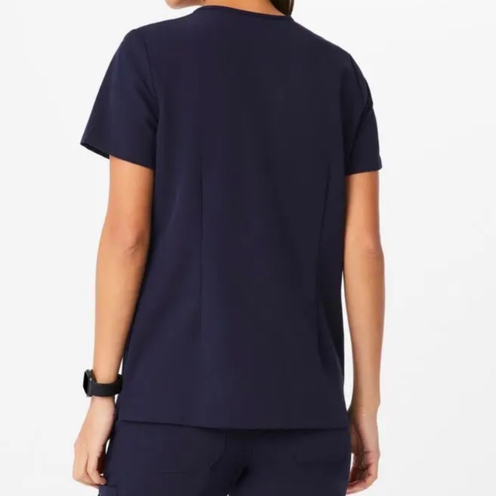 2 FIGS Navy Blue Casma 3 Pocket V Neck Scrub Tops Size M / W ✨ - Picture 4 of 10